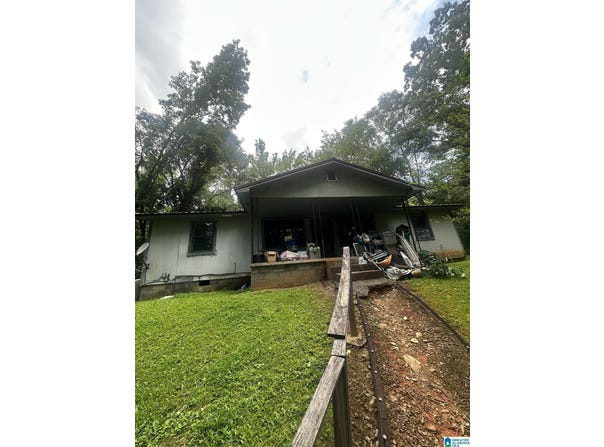 136 PEAVEY HILL STREET, SYLACAUGA, AL 35150