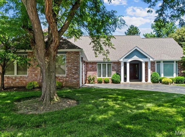 730 Cedar Field Court, Town and Country, MO 63017