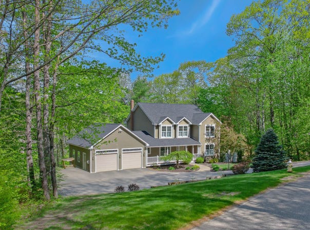 25 Hillview Lane, Lewiston, ME 04240