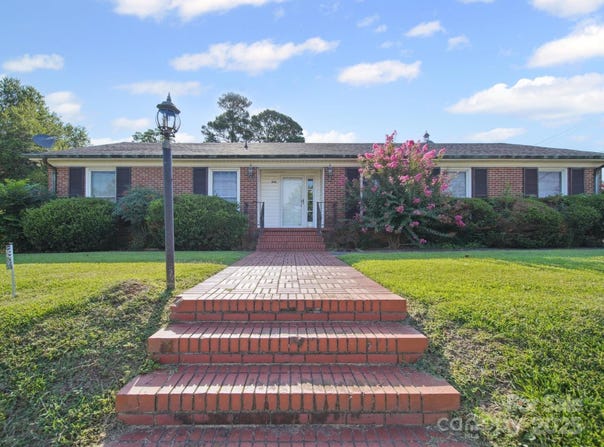 202 Greenwood Lane, Wadesboro, NC 28170
