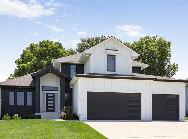 1245 NE Goshen Drive, Lee's Summit, MO 64064