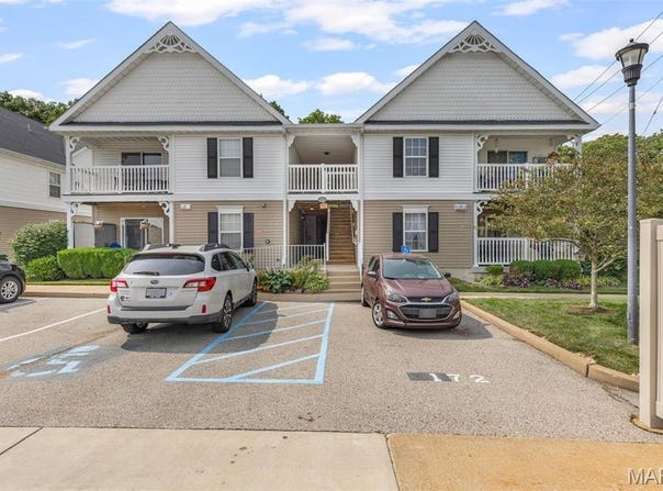 172 Brandy Mill Circle, High Ridge, MO 63049
