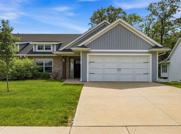1041 Dubs Dr, IowaCity, IA 52246