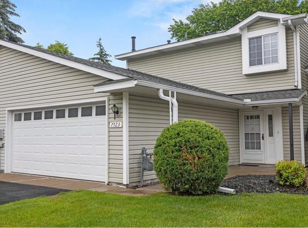7523 15th Street Lane N, Oakdale, MN 55128