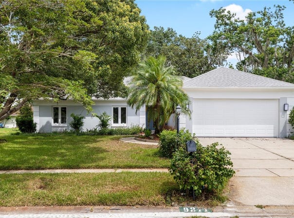 9211 CYPRESSWOOD CIRCLE, TAMPA, FL 33647