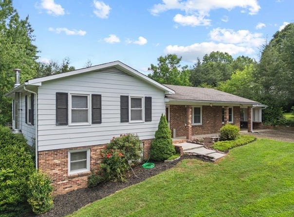 103 Grand Oaks Ln, Independence, VA 24348
