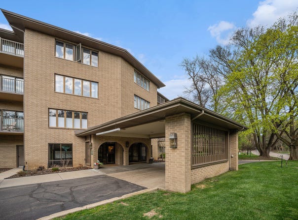 4040 Greenleaf Circle, Kalamazoo, MI 49008