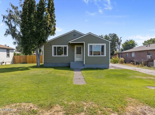 1313 S 8th Ave, Yakima, WA 98902