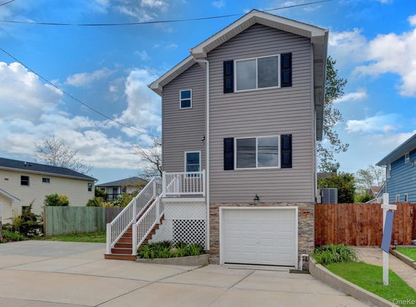 1010 California Place S, Island Park, NY 11558