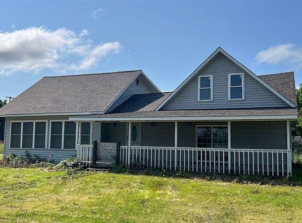 17 Dakota Ave. E., Winger, MN 56592