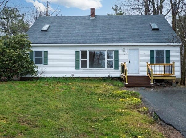 27 Bradford Road, Wiscasset, ME 04578