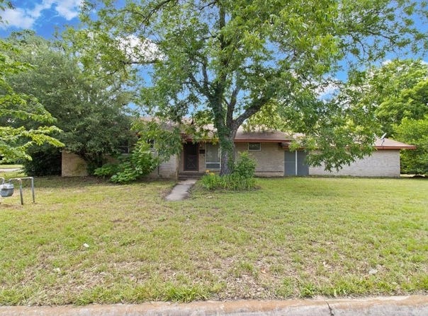 301 N 8th Avenue, Teague, TX 75860