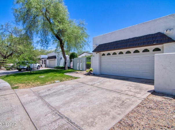 7146 E Sabino Vista Circle, Tucson, AZ 85750