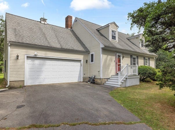 74 Warren Street, Georgetown, MA 01833