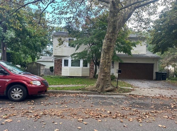 4 Shire Court, Greenlawn, NY 11740