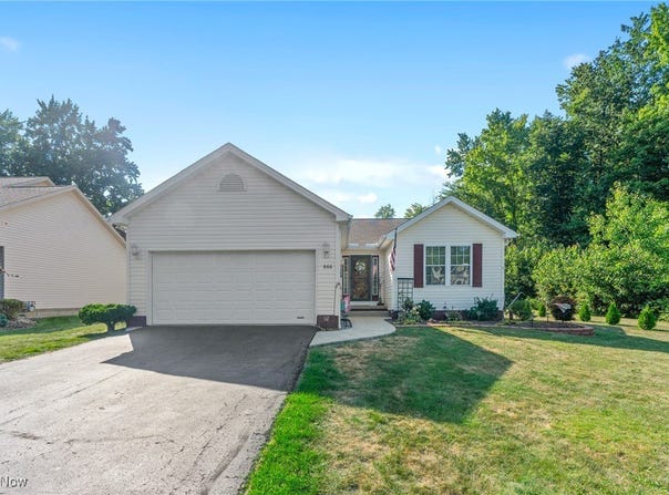 866 Jerry Drive, Hubbard, OH 44425