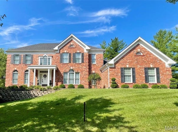 1043 Greystone Manor Parkway, Chesterfield, MO 63005