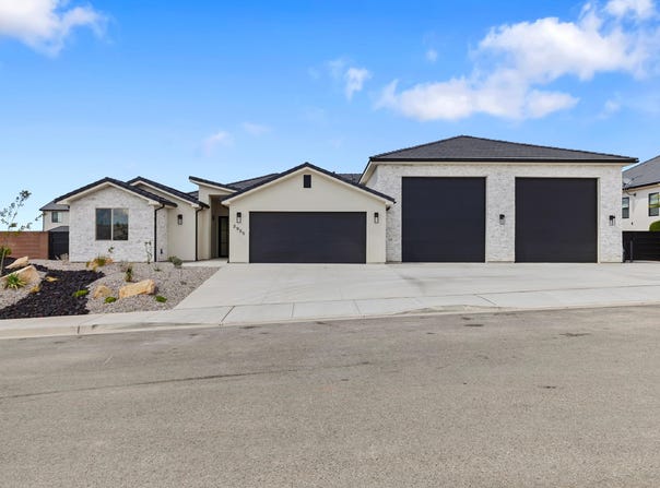 2955 E Rimrunner Dr, St George, UT 84790