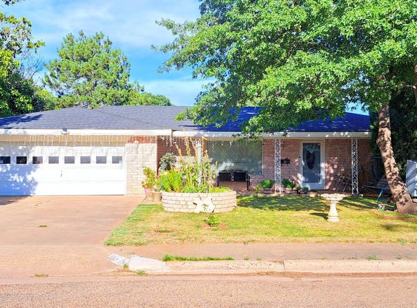 112 Armstong Avenue, Dumas, TX 79029