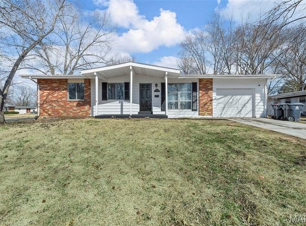 965 Cheyenne Drive, Florissant, MO 63033