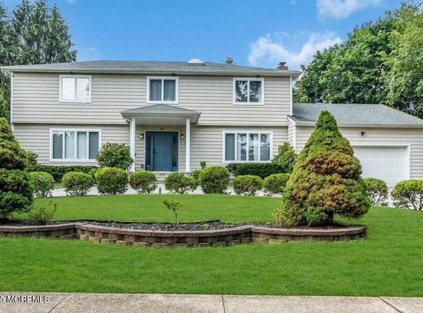 16 Redfern Road, Eatontown, NJ 07724