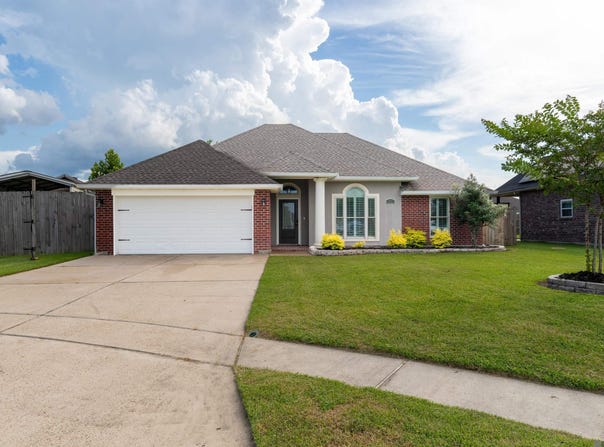123 Chartres Court, Laplace, LA 70068
