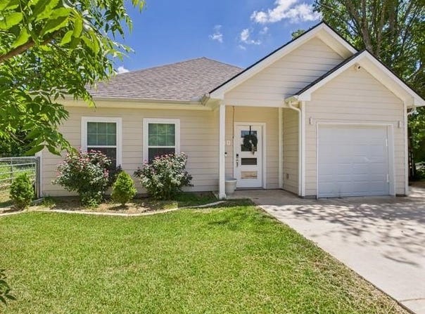 100 Winchester Circle, Mabank, TX 75156