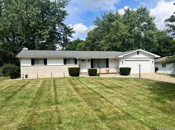 1362 Heathercrest Drive, Flint, MI 48532