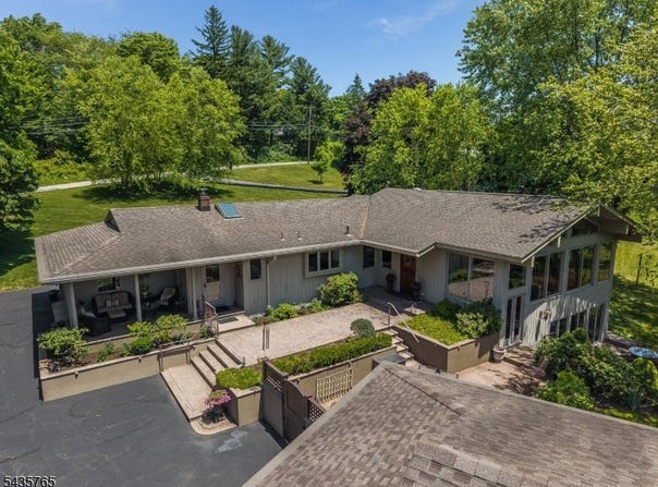 219 W Valley Brook Rd, Washington Twp., NJ 07830-3551