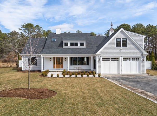 10 Dawson Way, Hatchville, MA 02536