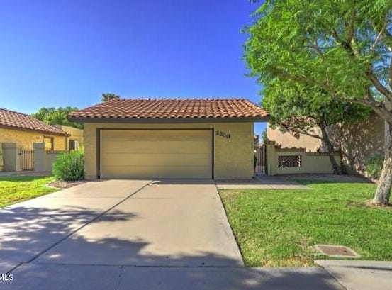 2230 E FLOSSMOOR Avenue, Mesa, AZ 85204