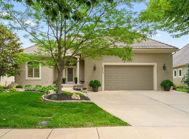 9917 Fountain Circle, Lenexa, KS 66220