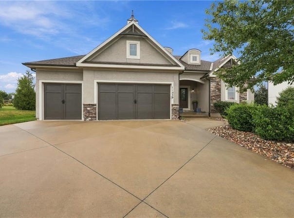 11559 S ROUNDTREE Street, Olathe, KS 66061