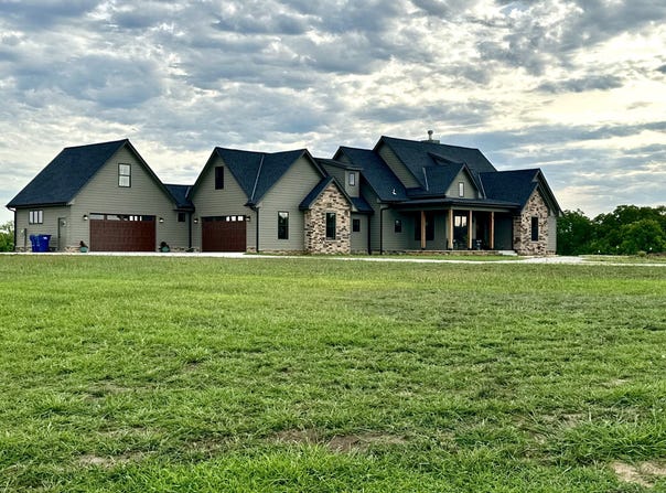 663 N 1851 Diag Rd, Lecompton, KS 66050