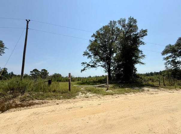Louella Road, Mc Intosh, AL 36553