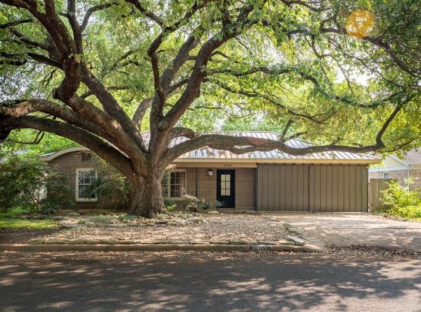 2907 Pinecrest DR, Austin, TX 78757