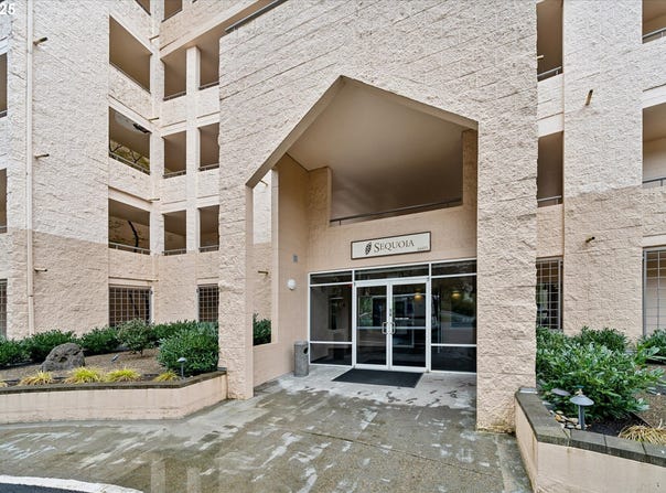 6605 W BURNSIDE ST, Portland, OR 97210