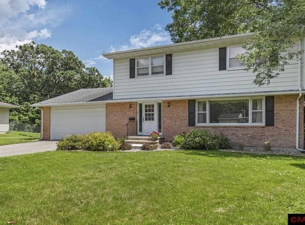 19 Dellview Lane, Mankato, MN 56001