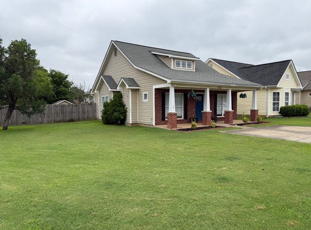 212 Creekstone Trail, Calera, AL 35040