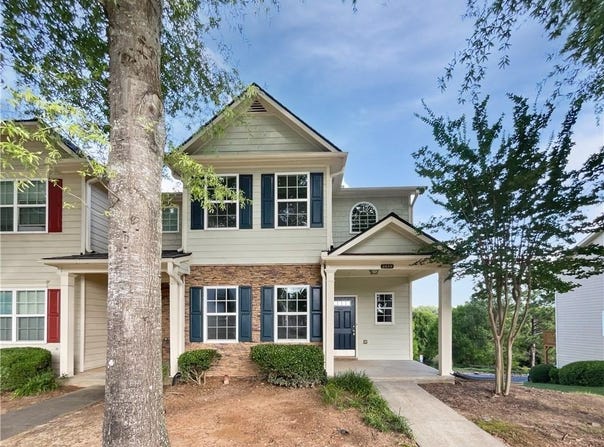 2438 Suwanee Pointe Drive, Lawrenceville, GA 30043