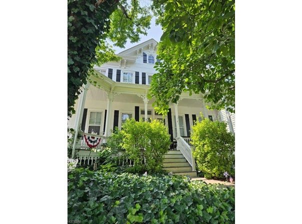 43 Broad St, Flemington Boro, NJ 08822-1403
