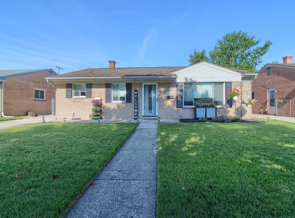 8213 Hillcrest Boulevard Boulevard, Westland, MI 48185