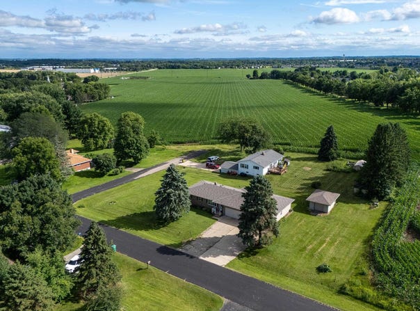 6725 Prairie View Drive, Sun Prairie, WI 53590