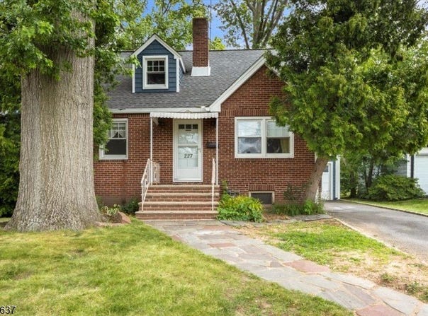 227 Elmwood Ave, Union Twp., NJ 07083-6747