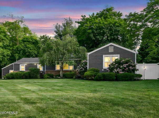 10 Tilton Road, Middletown, NJ 07748