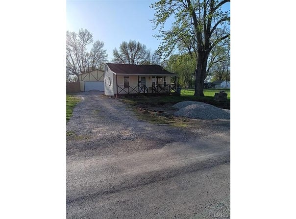 305 Stephenson Avenue, South Roxana, IL 62087