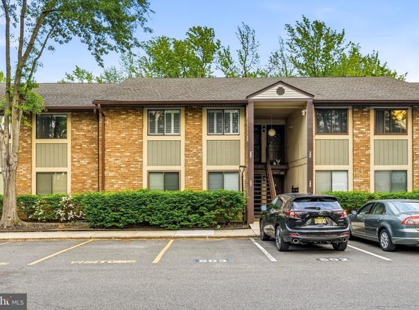 115 E KINGS Highway, MAPLE SHADE, NJ 08052