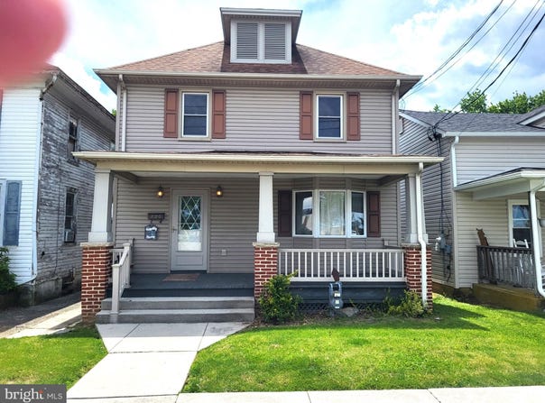 720 LINDEN Avenue, HANOVER, PA 17331