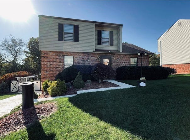 6731 Elk Rush Dr, Imperial, PA 15126