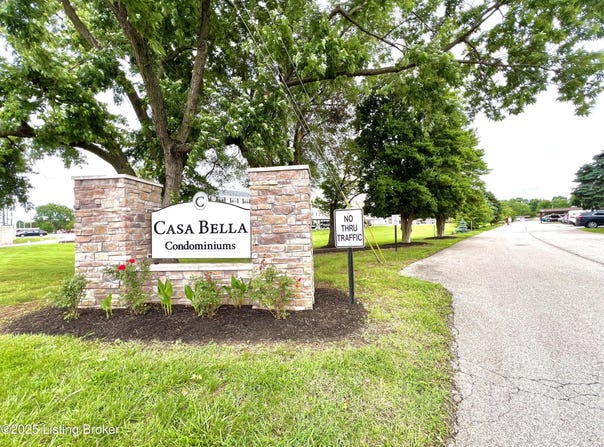 312 Casa Bella Ct, Louisville, KY 40220